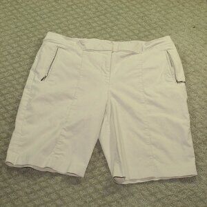 IZOD GOLF Woman’s Cream, Stretch Golf Shorts Excellent condition Size 16